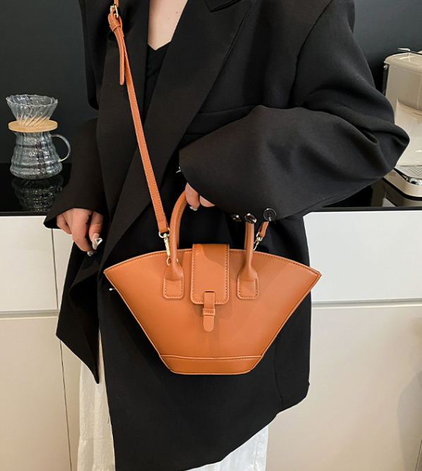 The Seoul Bag in Vegan Leather