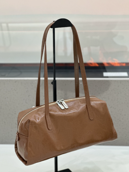 27a6d947a271089f0a46f6b403529faf Women's Top-Grain Cowhide Boston Bag with Zip Closure