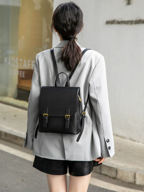 Genuine Leather Women's Backpack 2025 New Fashion Bag Niche Style Large Capacity Travel Cowhide Daypack