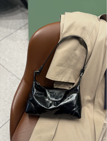 ad9f86e6e67c793a14fb7094e5761f75 Top Grain Leather Dumpling Shoulder Bag – Minimalist Women’s Soft Handbag
