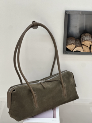 b8a5475440887e0acacc5f88b510ed4c Women's Genuine Leather Shoulder Bag with Zip Closure