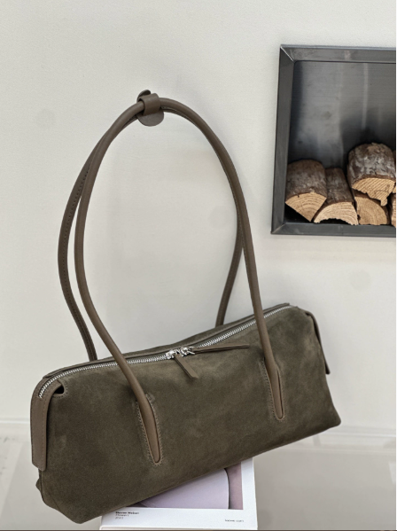 b8a5475440887e0acacc5f88b510ed4c Women's Genuine Leather Shoulder Bag with Zip Closure