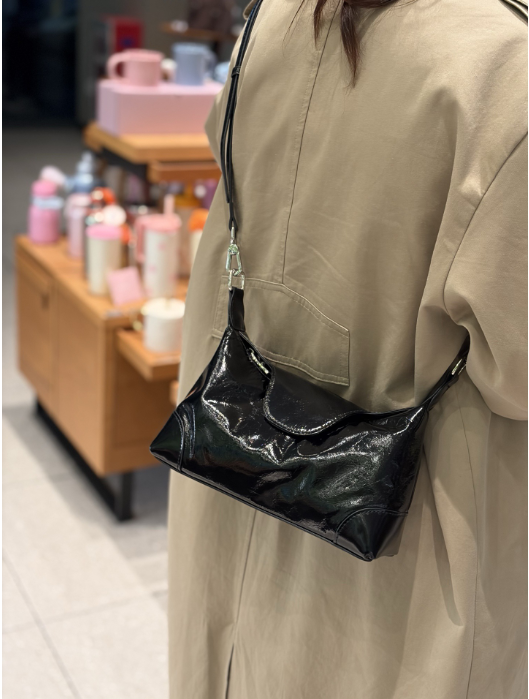 d818f291b5324e4b5b08735de6707ecf Top Grain Leather Dumpling Shoulder Bag – Minimalist Women’s Soft Handbag