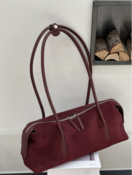 f7cd560d5bb6600302bb60b2100f2386 Women's Genuine Leather Shoulder Bag with Zip Closure